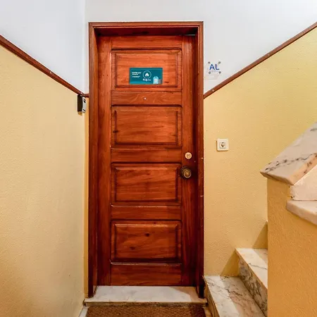 Comfy Flat W/ Rooftop View By Lovelystay Apartament