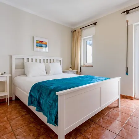 Comfy Flat W/ Rooftop View By Lovelystay * Burgau