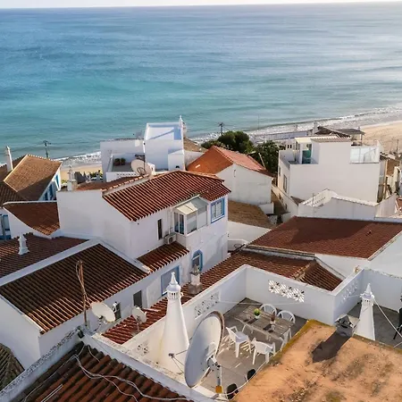 Comfy Flat W/ Rooftop View By Lovelystay Apartman Burgau