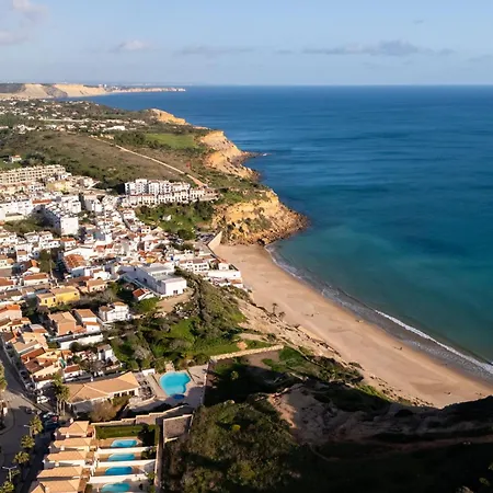 Comfy Flat W/ Rooftop View By Lovelystay Burgau