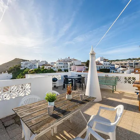 Comfy Flat W/ Rooftop View By Lovelystay