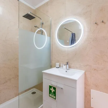 Comfy Flat W/ Rooftop View By Lovelystay * Burgau