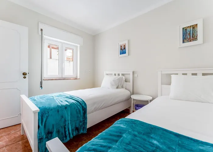 Comfy Flat W/ Rooftop View By Lovelystay Burgau