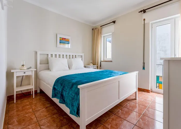 Comfy Flat W/ Rooftop View By Lovelystay * Burgau