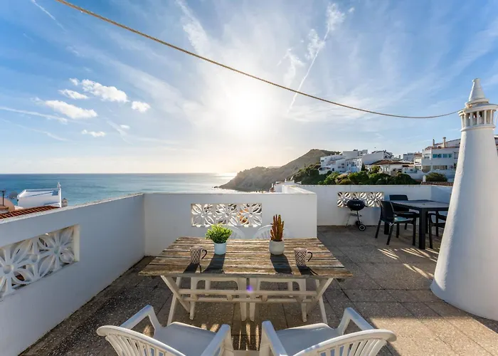 Comfy Flat W/ Rooftop View By Lovelystay * Burgau