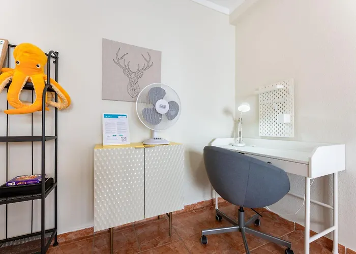 Comfy Flat W/ Rooftop View By Lovelystay *