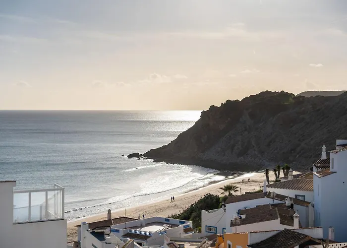 Comfy Flat W/ Rooftop View By Lovelystay