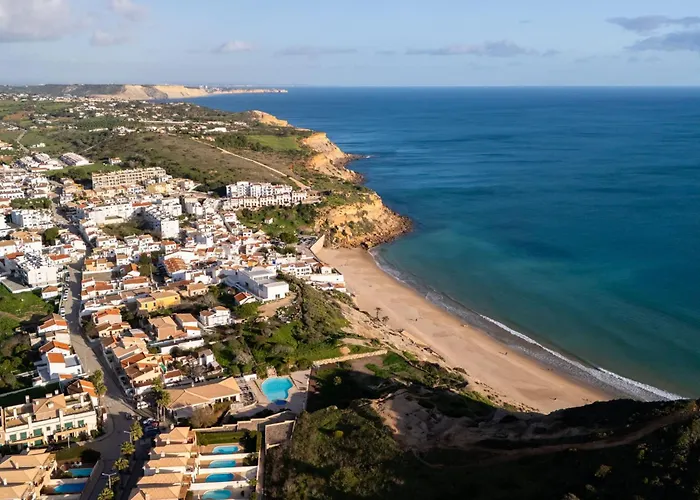 Comfy Flat W/ Rooftop View By Lovelystay Burgau