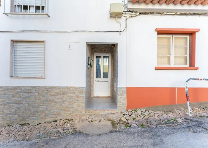 Comfy Flat W/ Rooftop View By Lovelystay Burgau