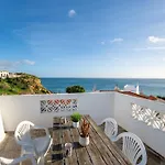 Comfy Flat W/ Rooftop View By Lovelystay Apartmán