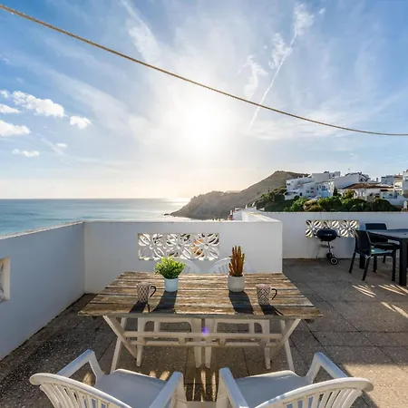 Comfy Flat W/ Rooftop View By Lovelystay * Burgau