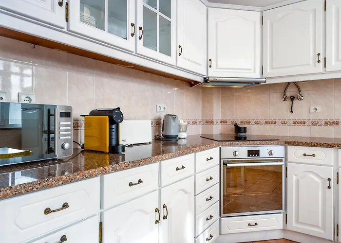 Comfy Flat W/ Rooftop View By Lovelystay Burgau