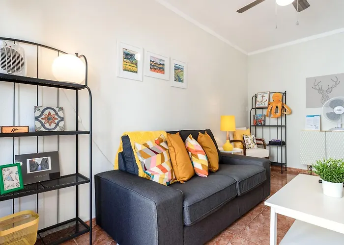 Daire Comfy Flat W/ Rooftop View By Lovelystay *