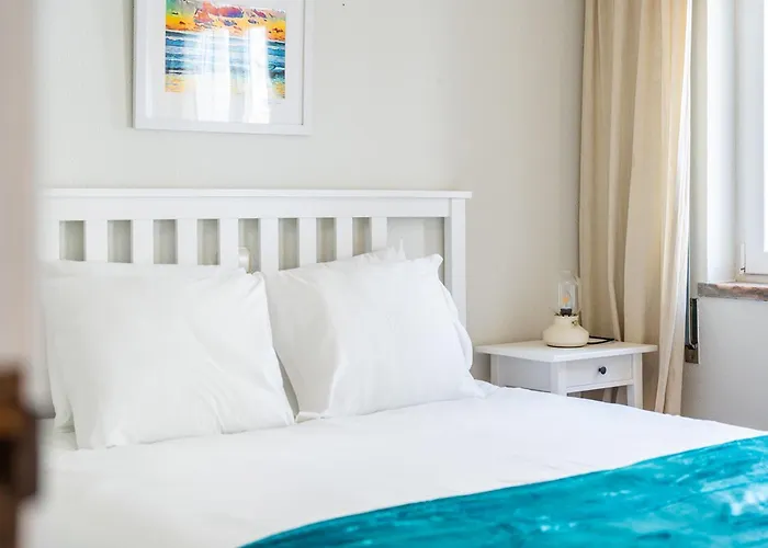 Comfy Flat W/ Rooftop View By Lovelystay Daire Burgau