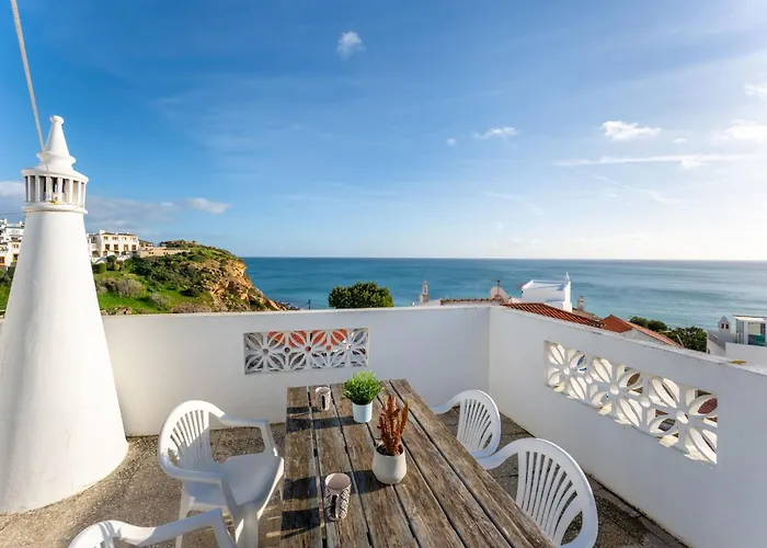 Comfy Flat W/ Rooftop View By Lovelystay Daire