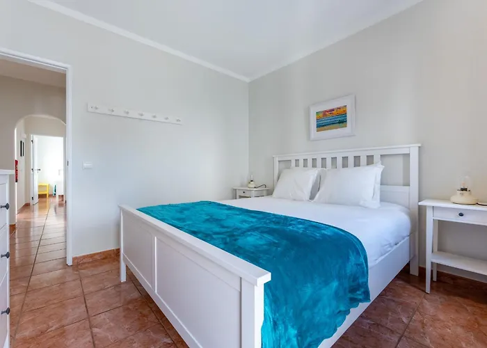 Daire Comfy Flat W/ Rooftop View By Lovelystay